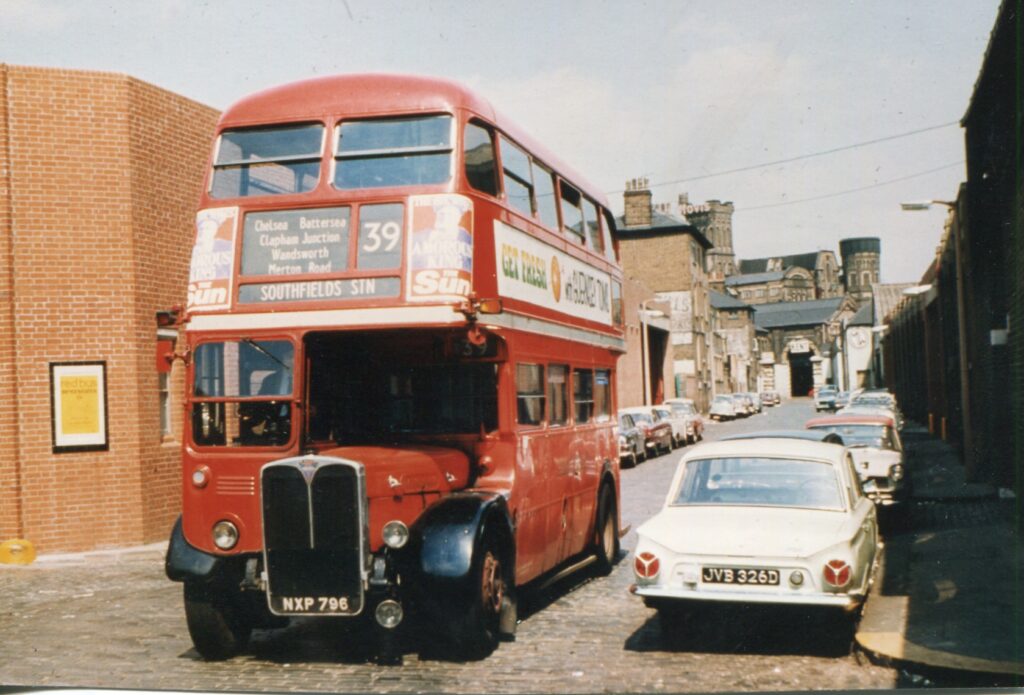 39SOUTHFIELDS STN